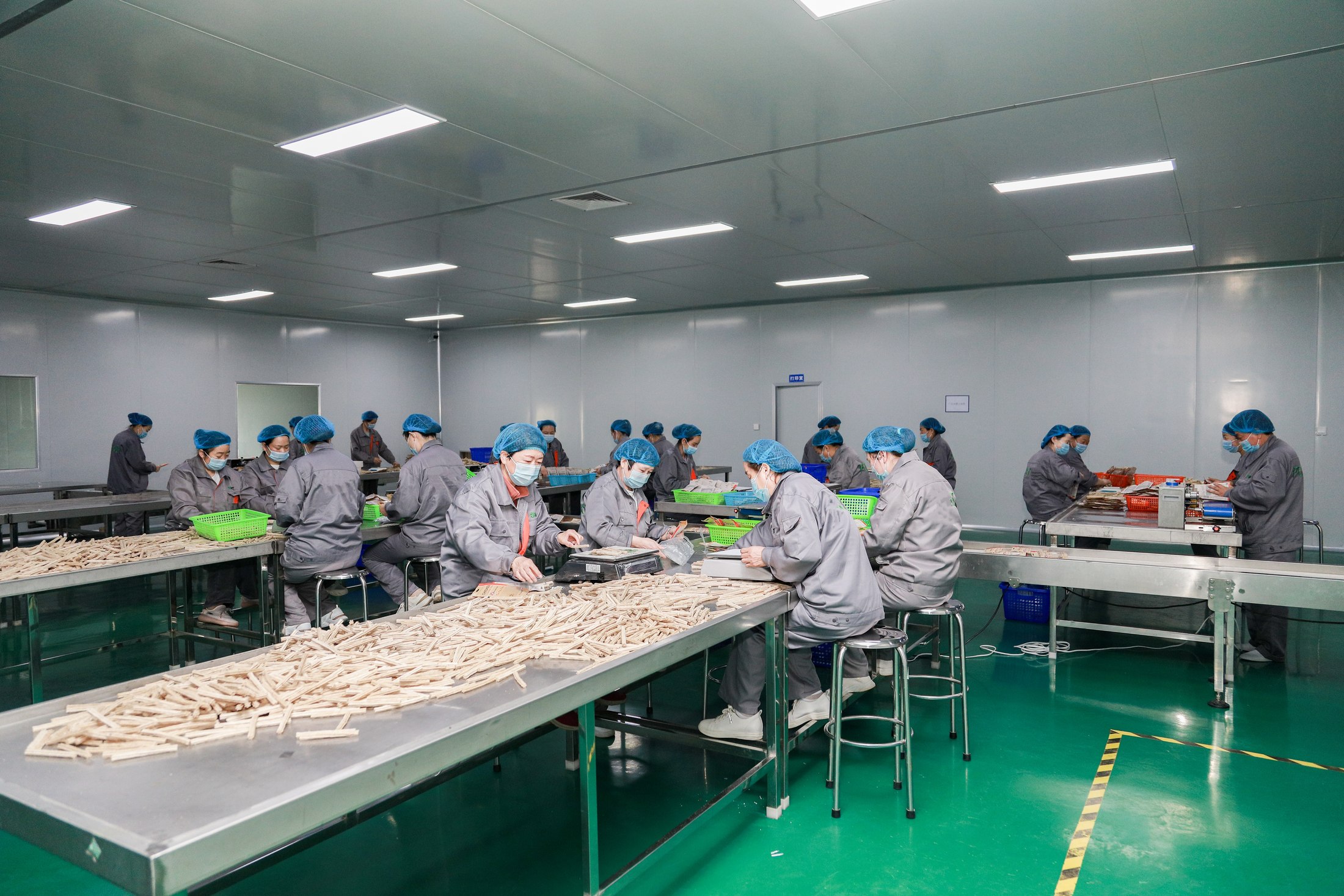 Pet food packaging line