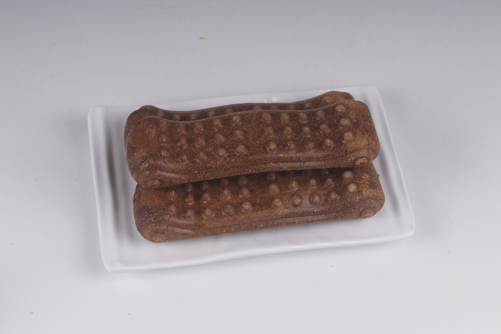 Beef-flavoured wave-shaped chew