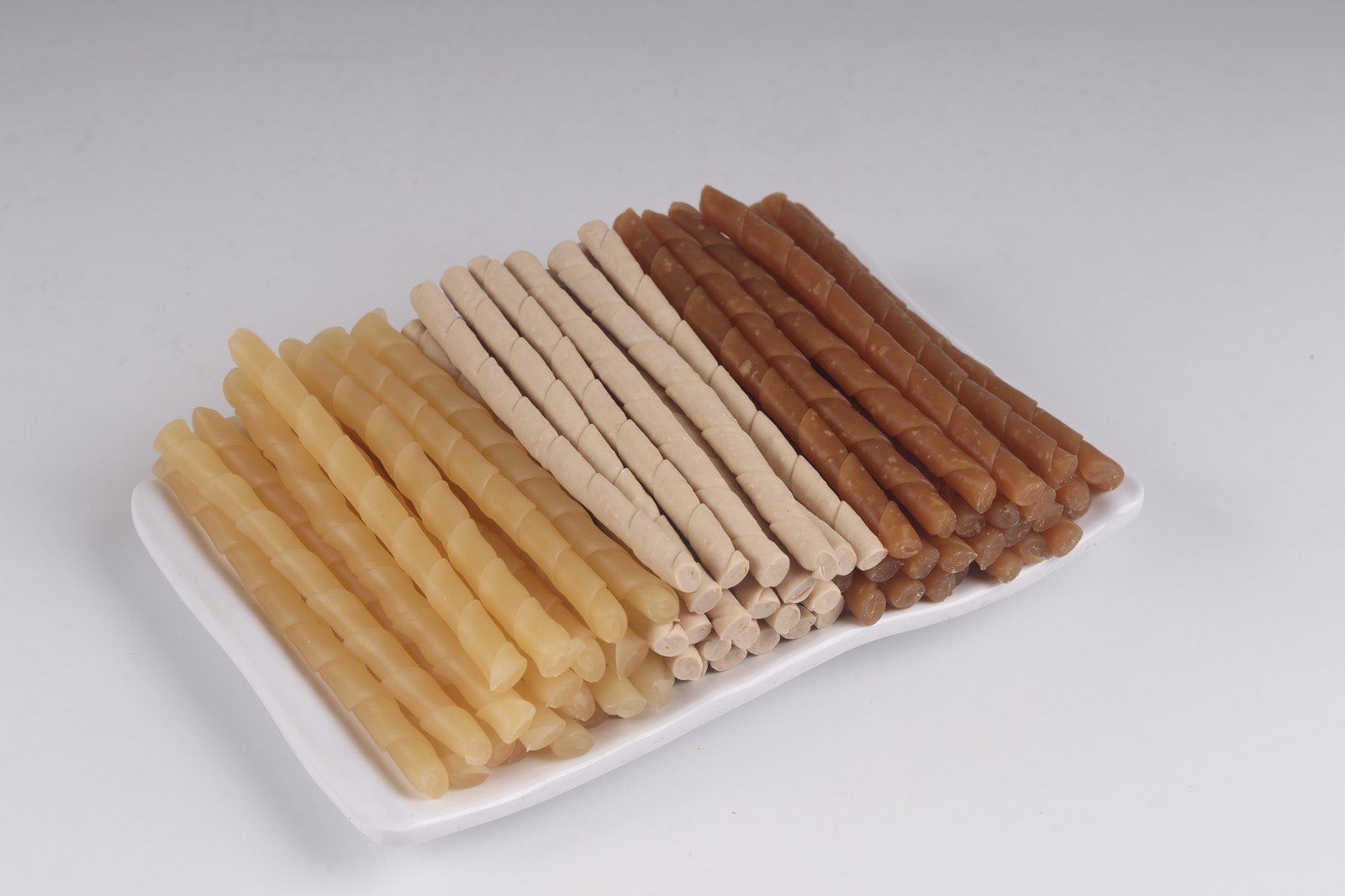 Three-colour rawhide rolls