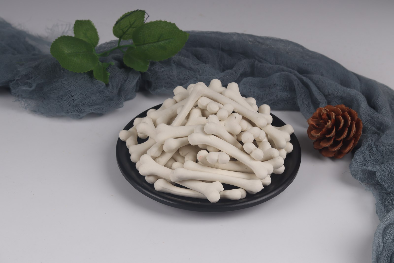Milk-flavoured chew sticks