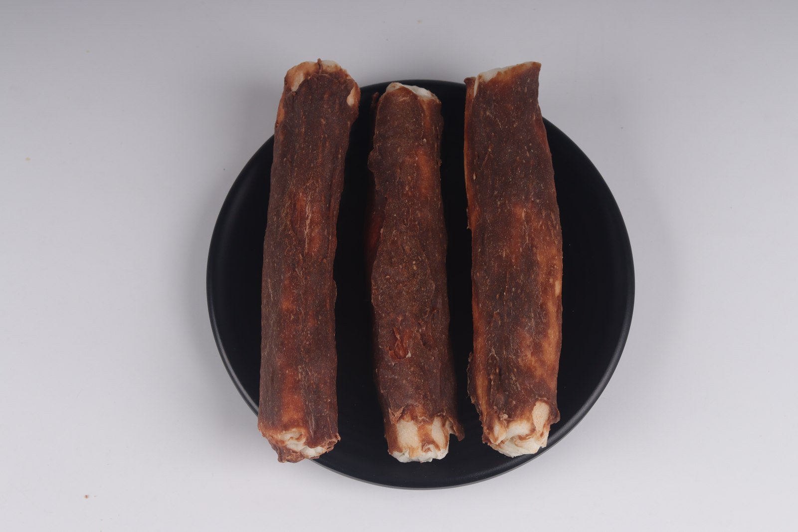 Beef-coated bovine rawhide rolls